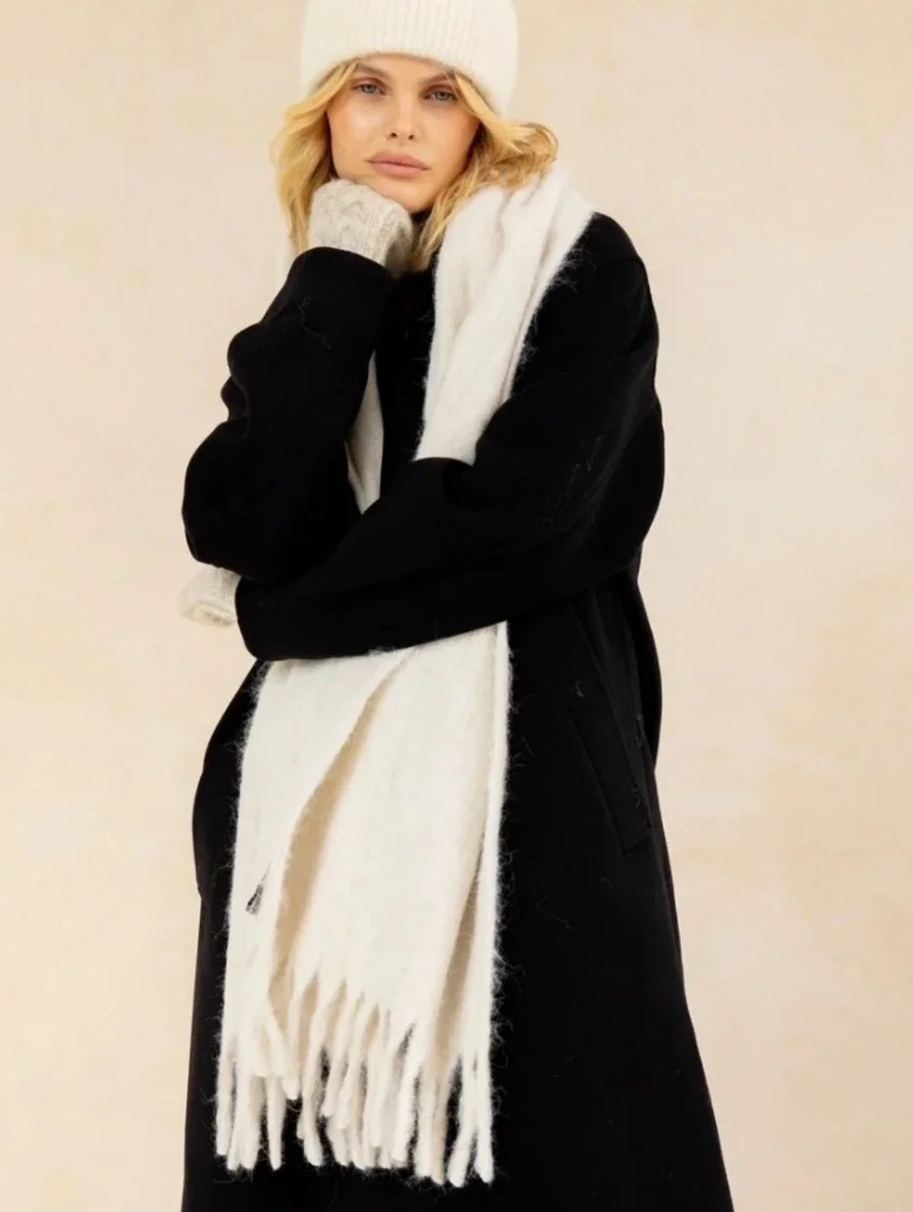 Arctic Fox Reykjavik Scarf Natural White NWT Soft Winter Chunky Unisex